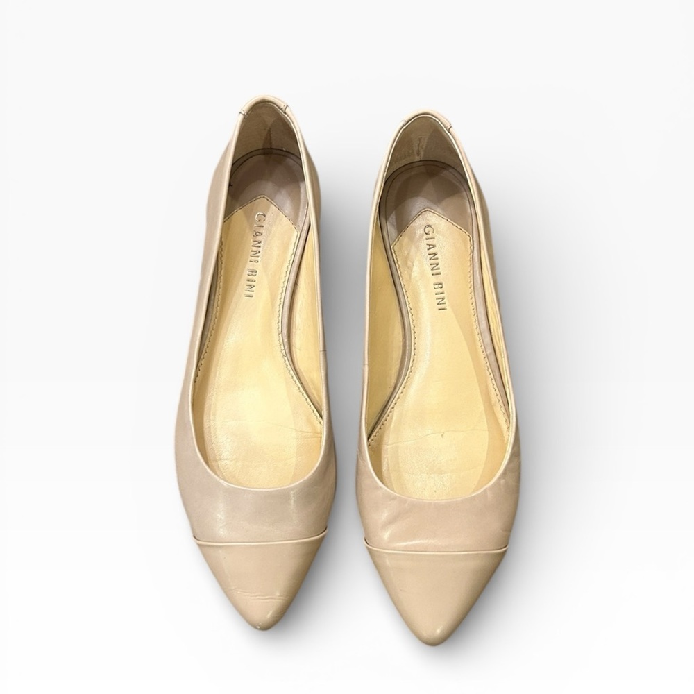 Gianni Bini Beige Leather Pointed Cap Toe Flats Women’s Size 8